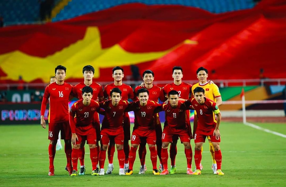  Đội tuyển Việt Nam nằm cùng bảng với Malaysia và Singapore.