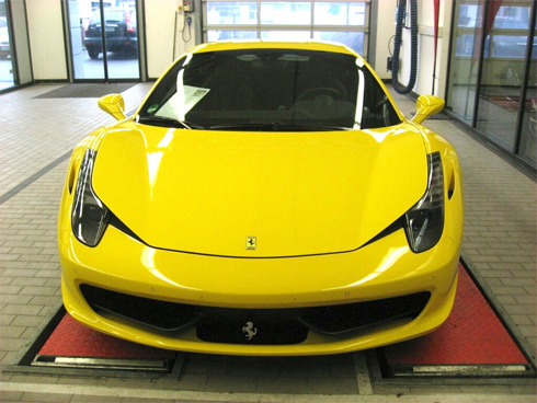  Ferrari 458 Italia thứ 3 về Việt Nam với gam màu vàng nổi bật.