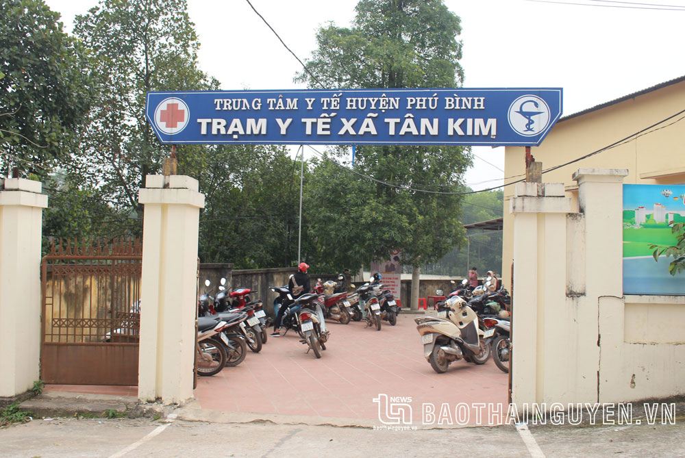 Trạm Y tế xã Tân Kim (Phú Bình), nơi bán thực phẩm chức năng không đúng quy định cho người mắc COVID-19 đang điều trị tại nhà.