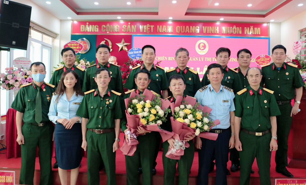 Đồng chí Ngô văn Lâm dự Đại hội và tặng hoa chúc mừng Ban Chấp hành Hội CCB Cục Quản lý thị trường lần thứ I, nhiệm kỳ 2022-2027.