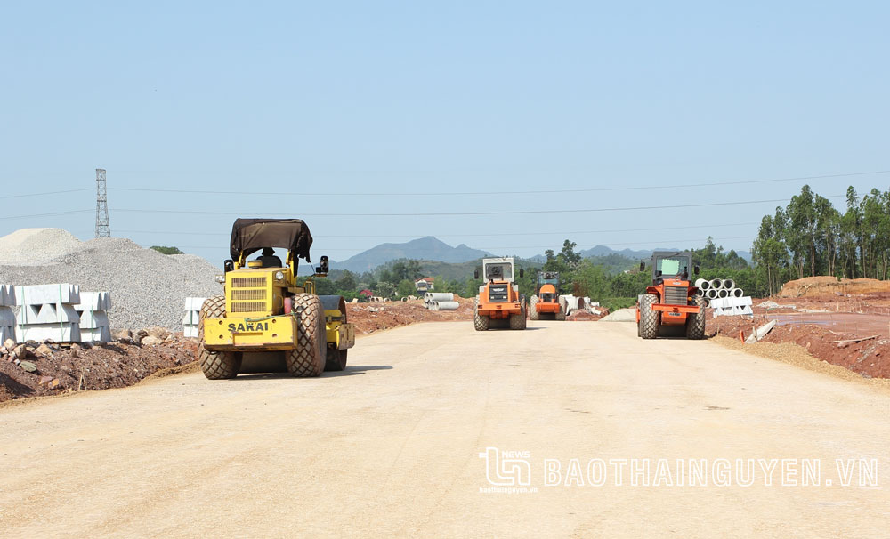 DA xây dựng Quần thể khu văn hóa - thể thao - công viên cây xanh TP. Phổ Yên đang được đẩy nhanh tiến độ thi công.