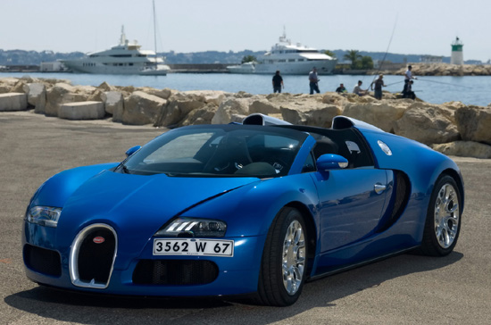 Chiếc Bugatty Veyron 16.4 Grand Sport được baacute;n tại triển latilde;m Bắc Kinh với giaacute; 38 triệu Nhacirc;n dacirc;n tệ.