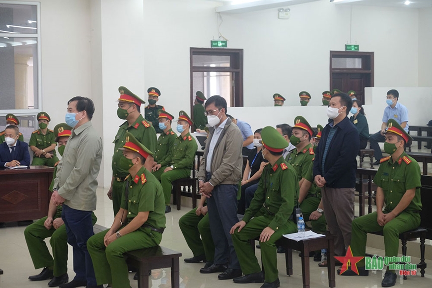  Các bị cáo tại phiên tòa.