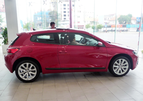  Scirocco trang bị động cơ 1.4 lít hai cửa với bốn chỗ ngồi.