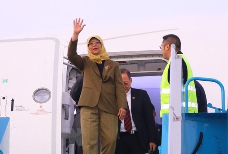  Tổng thống Singapore Halimah Yacob đến Sân bay Quốc tế Nội Bài, Hà Nội.