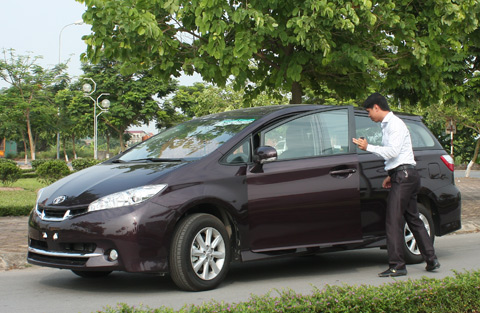 Toyota Wish.