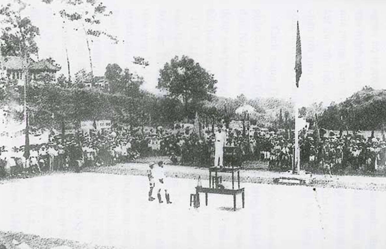  Lễ mít tinh thành lập chính quyền cách mạng tỉnh Thái Nguyên diễn ra ngày 20-8-1945, tại khu vực là Sân vận động Thái Nguyên ngày nay (Ảnh: Internet)