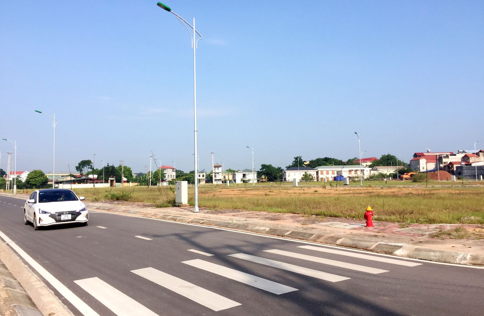  Sau 4 tháng đấu giá 143 lô đất tại Khu đô thị số 4, thị trấn Hương Sơn (Phú Bình), đến nay mới có 1 hộ đang xây nhà. Nhiều lô còn lại vẫn đang tiếp tục được rao bán.