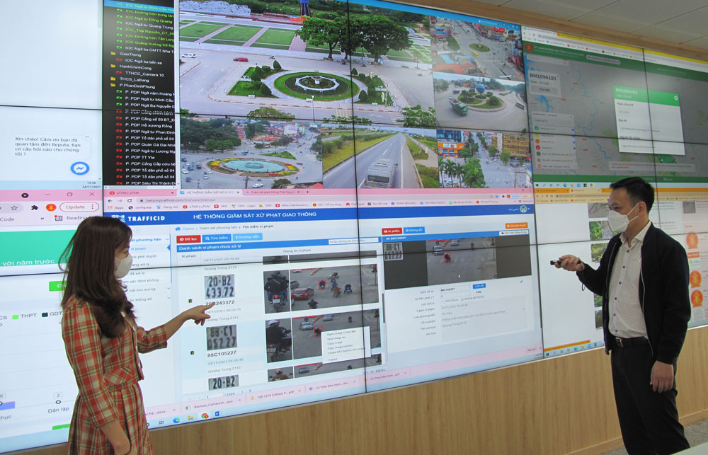  Mọi phản ánh trên C-ThaiNguyen về các hành vi vi phạm giao thông bằng hình ảnh, video clip được cán bộ Trung tâm công nghệ thông tin (Sở Thông tin và Truyền thông) tiếp nhận, chuyển các cơ quan chức năng giải quyết kịp thời.