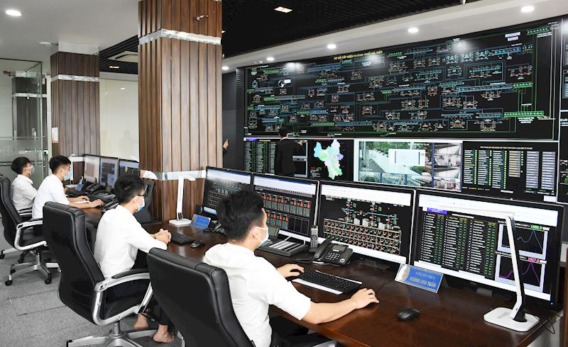  Các trang thiết bị hiện đại tại Trung tâm Điều độ hệ thống điện thành phố Hà Nội.