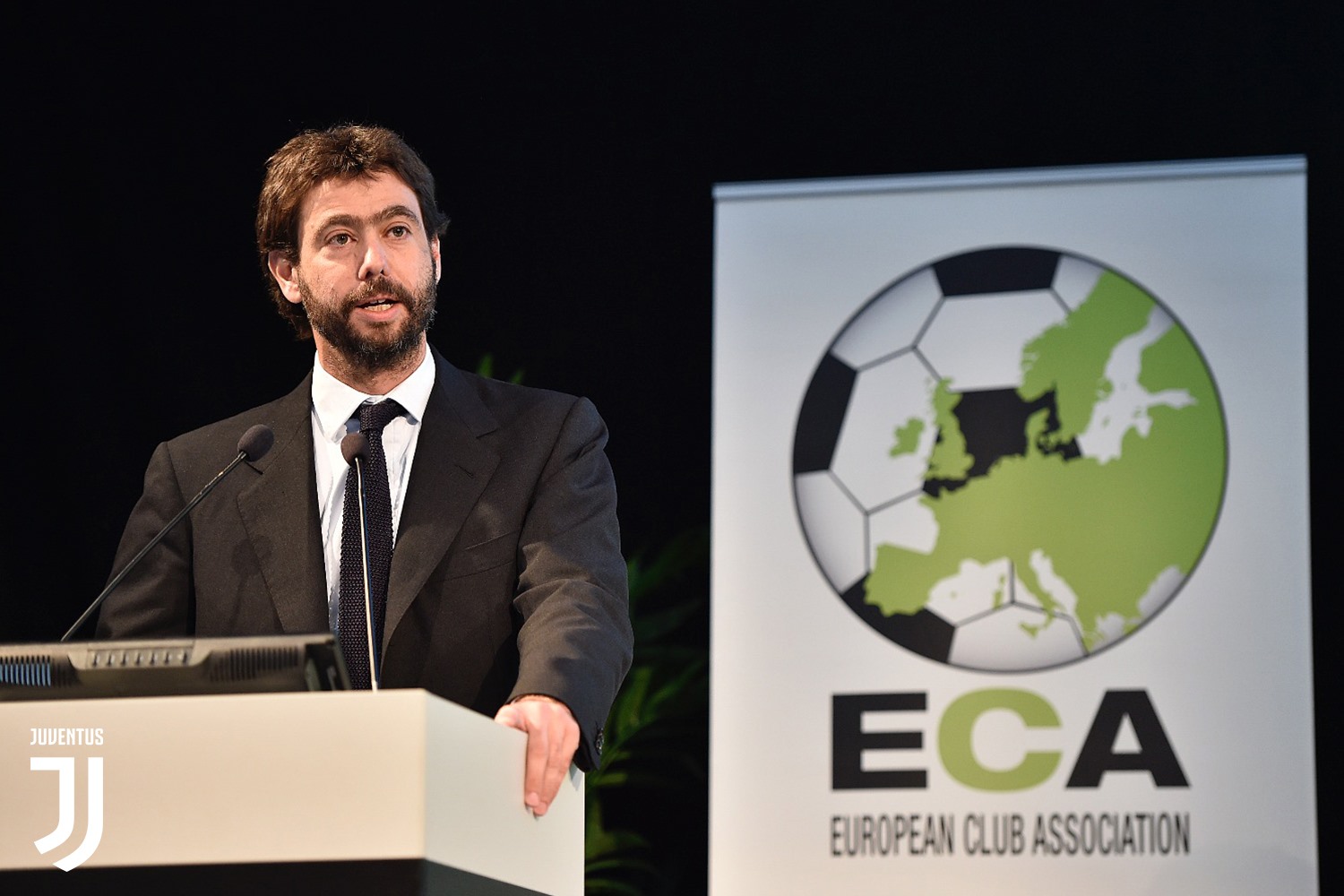  Ông Andrea Agnelli, Chủ tịch Hiệp hội Câu lạc bộ châu Âu (ECA), kiêm Chủ tịch CLB Juventus phát biểu trong một buổi họp báo cuối 2019. (Ảnh: Juventus)
