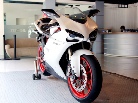  Mẫu xe môtô thể thao 848 EVO 2011 được Ducati Việt Nam nhập về Việt Nam.