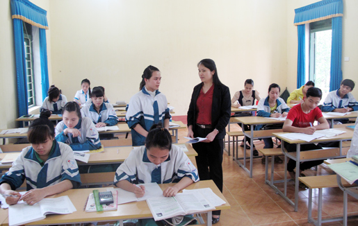  Hiện nay, các nhà trường THPT đang tập trung ôn tập cho học sinh khối 12. Trong ảnh Giờ ôn môn Toán của cô và trò lớp 12A4, Trường THPT Trần Phú (Võ Nhai).