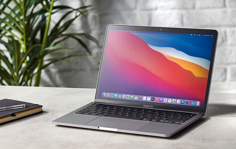  Macbook Pro 13 inch có kiểu dáng không thay đổi so với các thế hệ cũ.