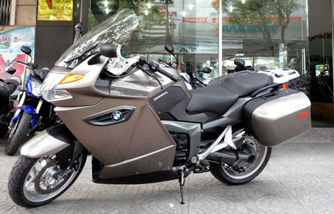 BMW K1300GT với ngoại higrave;nh bắt mắt.