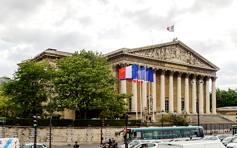  Hạ viện Pháp có hai chức năng chính là lập pháp và giám sát hoạt động của Chính phủ.