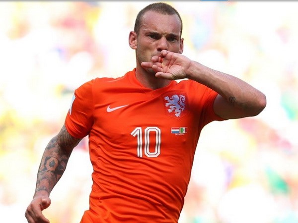  Wesley Sneijder đưa Hà Lan vào tứ kết World Cup 2014. 