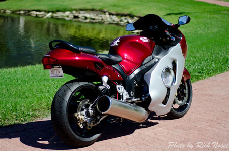 Nhờ khối động cơ máy bay, Suzuki Hayabusa đã mạnh mẽ lại càng thêm khủng.