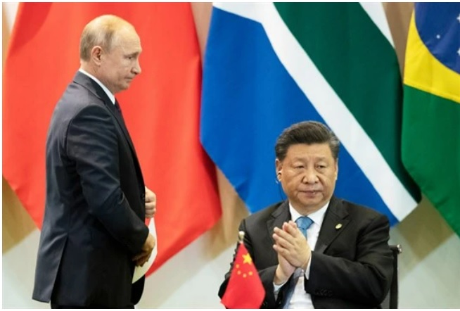  Chủ tịch Trung Quốc Tập Cận Bình (phải) và Tổng thống Nga Vladimir Putin tại hội nghị thượng đỉnh BRICS ở Brazil năm 2019. Ảnh: AP