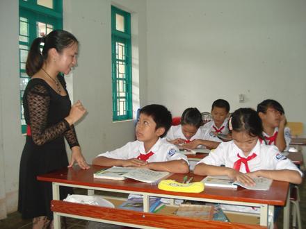 Dạy học cho trẻ nhiễm HIV ở Trung tâm giáo dục lao động xã hội số 2 (Sở Lao động - Thương binh và Xã hội Hà Nội).