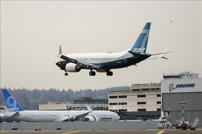   Máy bay Boeing 737 MAX thưc hiện chuyến bay kiểm tra tại nhà máy của Boeing ở Seattle, Washington, Mỹ, ngày 30/9/2020. Ảnh minh họa: AFP/TTXVN