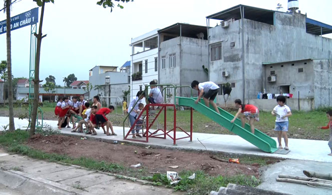  Khu văn hóa thể thao của TDP An Châu 1, phường Mỏ Chè (T.P Sông Công) được đầu tư lắp đặt dụng cụ TDTT ngoài trời, sân vui chơi cho trẻ em từ nguồn vốn XHH.