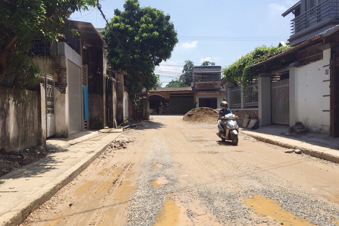 Vướng mắc trong giải phóng mặt bằng là một trong những nguyên nhân làm ảnh hưởng đến tiến độ thực hiện các dự án và giải ngân nguồn vốn đầu tư công.  