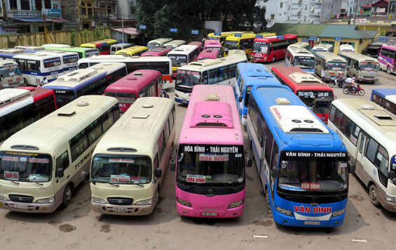  Vào khoảng thời gian từ 11 giờ 30 phút đến 13 giờ 30 phút, Bến xe khách Thái Nguyên có khoảng 250 đầu xe ô tô hoạt động.