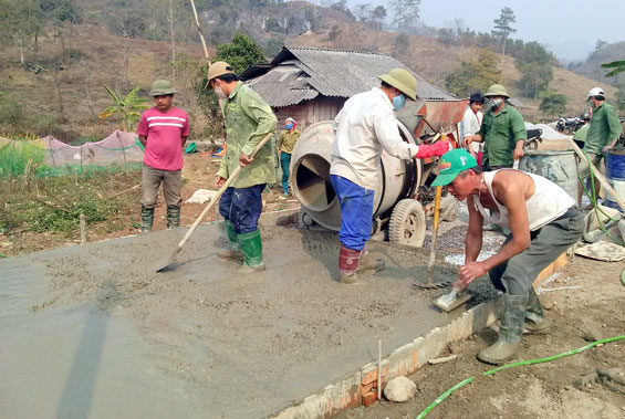  Tính đến ngày 30-1 tuyến đường vào bản Làng Ươm, xã Dân Tiến (Võ Nhai) đã đổ bê tông được 1.300/2.200m, đạt 60% kế hoạch. Dự kiến tuyến đường sẽ hoàn thành và đưa vào sử dụng trước ngày 20 tháng Chạp. 