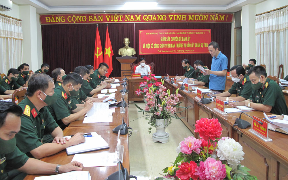  Đoàn công tác của Ban Thường vụ Tỉnh ủy tiến hành giám sát chuyên đề tại Ban Thường vụ Đảng ủy Quân sự tỉnh.