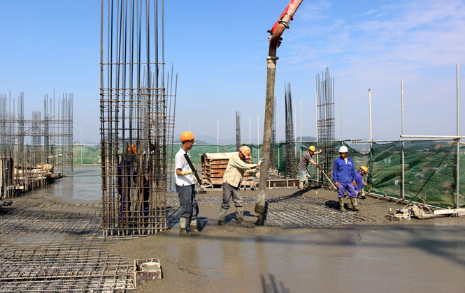  Dịp cuối năm các công trình xây dựng bước vào giai đoạn “nước rút” kéo theo nhu cầu về vật liệu xây dựng tăng.  