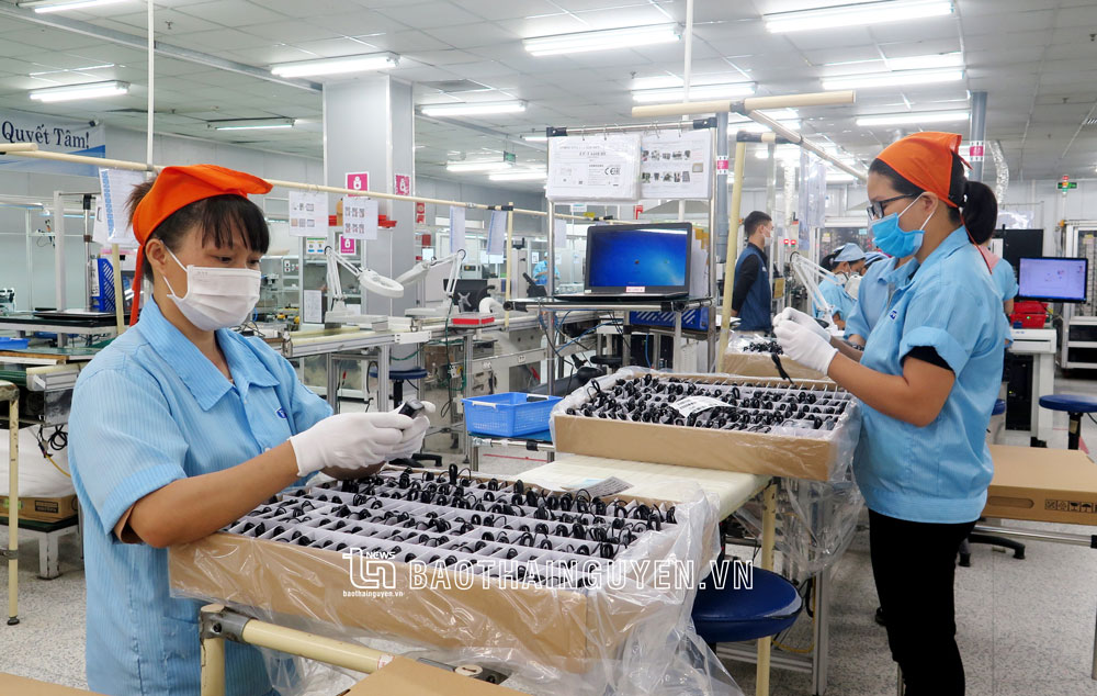  Trên địa bàn tỉnh hiện có hơn 163.500 lao động làm việc tại các DN FDI (ảnh chụp tại một DN sản xuất linh kiện điện tử ở Khu công nghiệp Điềm Thụy, huyện Phú Bình). Ảnh: Tư liệu