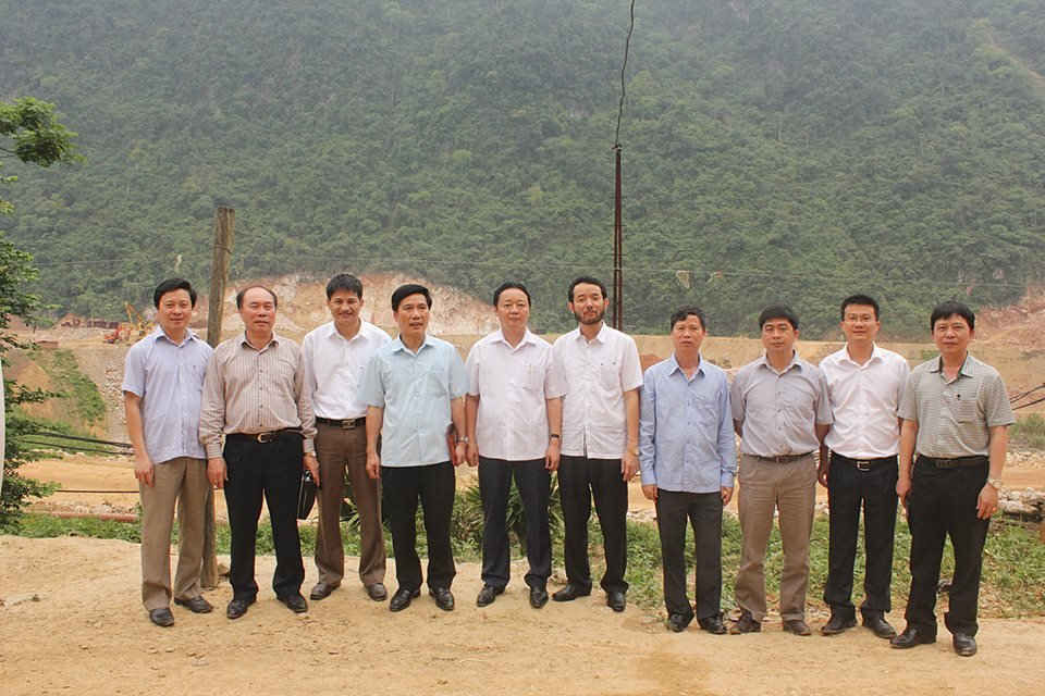  Đoàn công tác Bộ TN&MT tại chuyến khảo sát mỏ vàng Ba Ná - Thần Sa.
