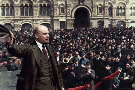  V.I. Lênin phát biểu trước quần chúng nhân dân sau Cách mạng Tháng Mười Nga 1917 (ảnh tư liệu)