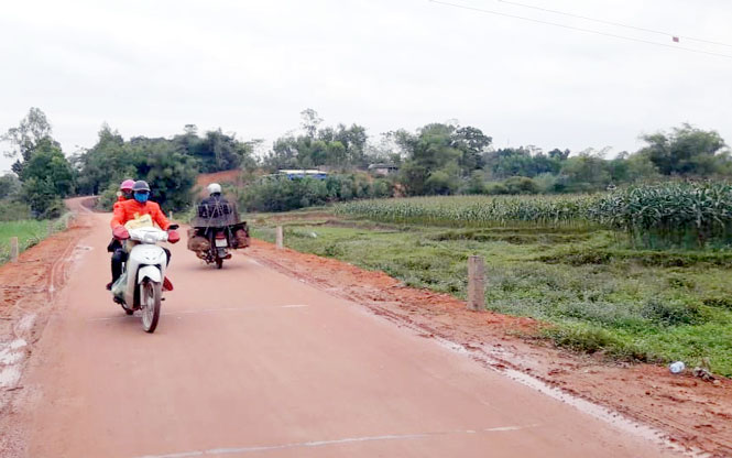  Tuyến đường Bàn Đạt- Tân Khánh đưa vào sử dụng góp phần tạo điều kiện để người dân phát triển kinh tế.