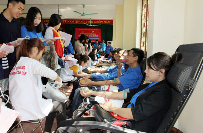  Ngày hội hiến máu tình nguyện do Tỉnh đoàn tổ chức tại Trường Cao đẳng Y tế Thái Nguyên đầu tháng 3-2018.