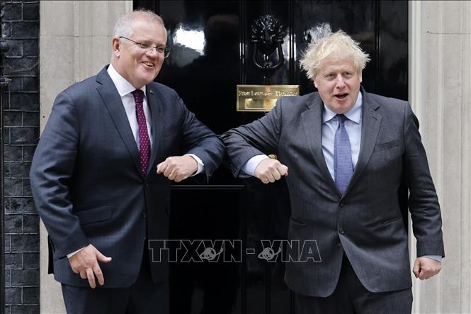  Thủ tướng Australia Scott Morrison (trái) và người đồng cấp Anh Boris Johnson tại cuộc gặp ở London, Anh ngày 14/6/2021. Ảnh: AFP/TTXVN