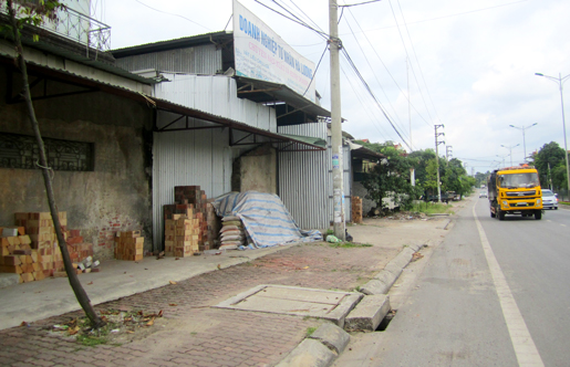     Toàn bộ khu vực nhà xưởng sản xuất và văn phòng làm việc của Doanh nghiệp tư nhân Hạ Lương (ở phường Tích Lương, T.P Thái Nguyên) sẽ được di dời để bàn giao mặt bằng xây dựng Bến xe khách phía Nam.