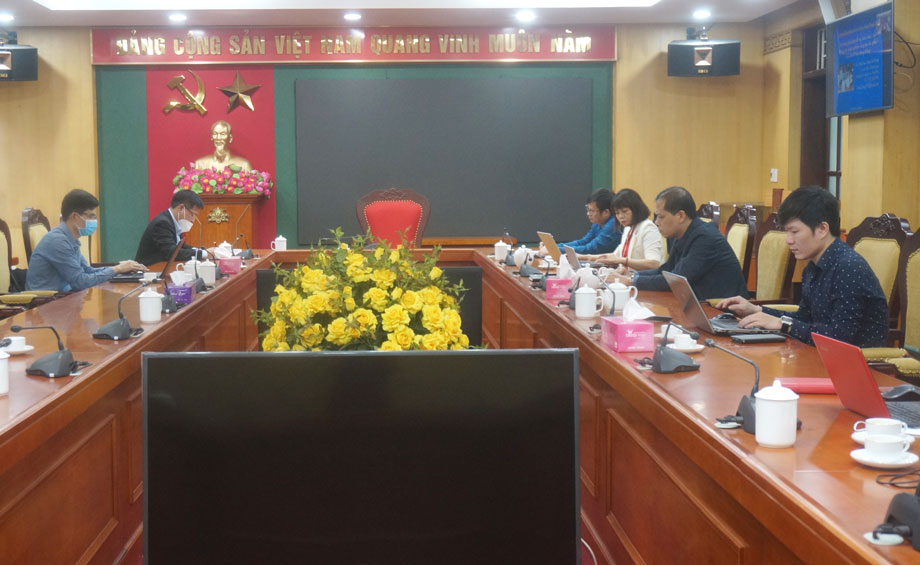  Lãnh đạo, phóng viên, biên tập viên các cơ quan báo chí tham dự Hội nghị trực tuyến bồi dưỡng kiến thức xây dựng Đảng năm 2021 tại điểm cầu tỉnh Thái Nguyên.