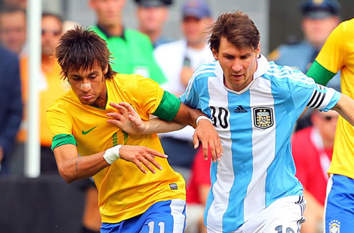  Một kịch bản có thể xảy ra Trận chung kết World Cup 2014 là cuộc đối đầu giữa hai ngôi sao Neymar (bên trái) và Messi.