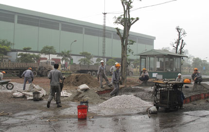  Hệ thống cân 12 tấn do Phòng Cơ điện thiết kế vừa hoàn thành đưa vào sử dụng cuối năm 2011.