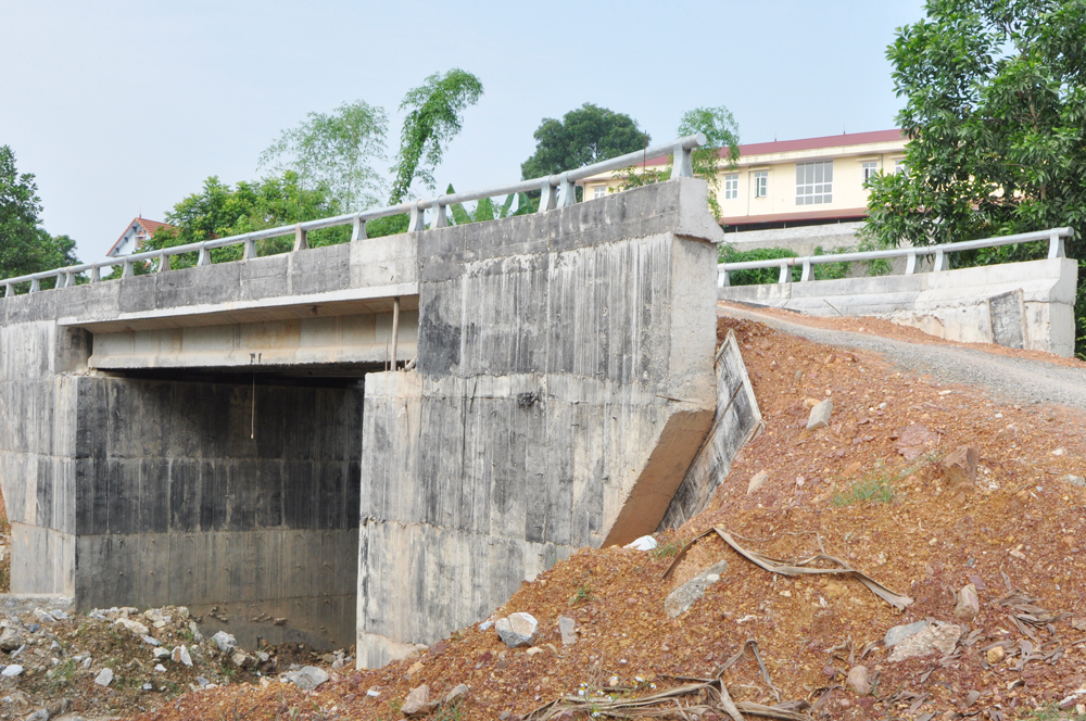  Trong tháng 9 này, chủ đầu tư sẽ phối hợp, đôn đốc đơn vị thi công hoàn thiện các hạng mục còn lại của cầu Đòng Đõng.