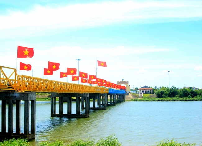 Cầu Hiền Lương được phục dựng như nguyên bản, một chứng tích lịch sử bi thương nhưng rất đỗi hào hùng (ảnh tư liệu).