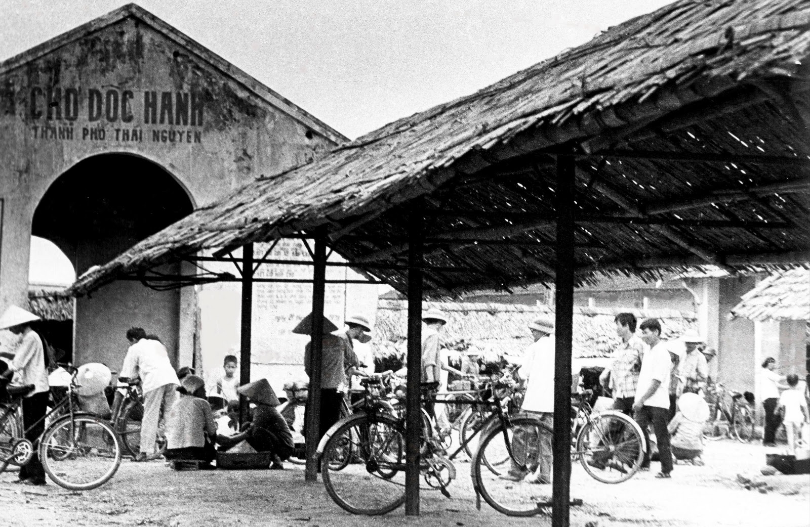 Một hình ảnh cũ của chợ Dốc Hanh (TP. Thái Nguyên). Ảnh: T.L