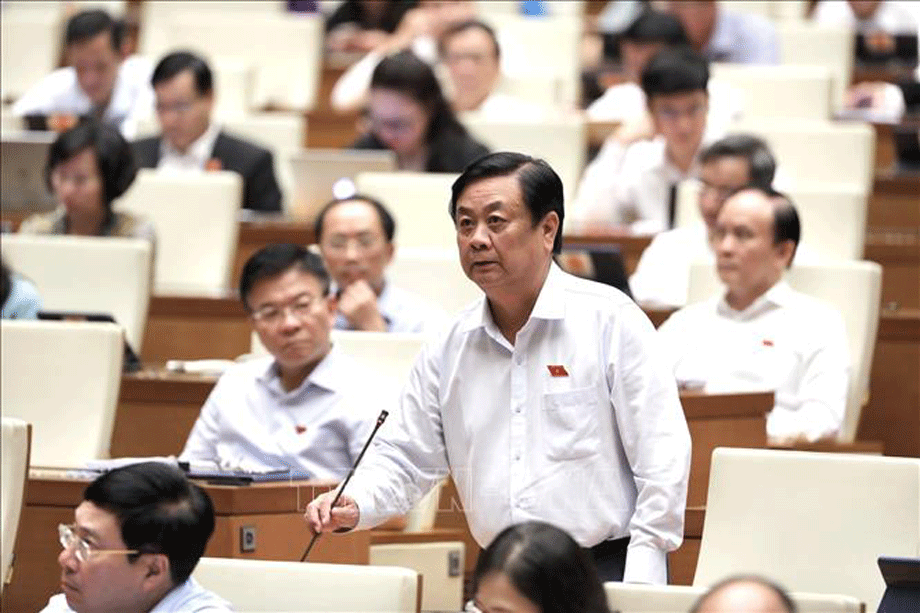  Bộ trưởng Bộ Nông nghiệp và Phát triển nông thôn Lê Minh Hoan giải trình một số vấn đề về quy hoạch sản phẩm nông nghiệp, chiều 30/5/2022. Ảnh: Lâm Khánh/TTXVN