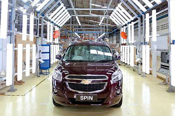  Mẫu minivan Chevrolet Spin tại nhà máy của GM ở Indonesia. 