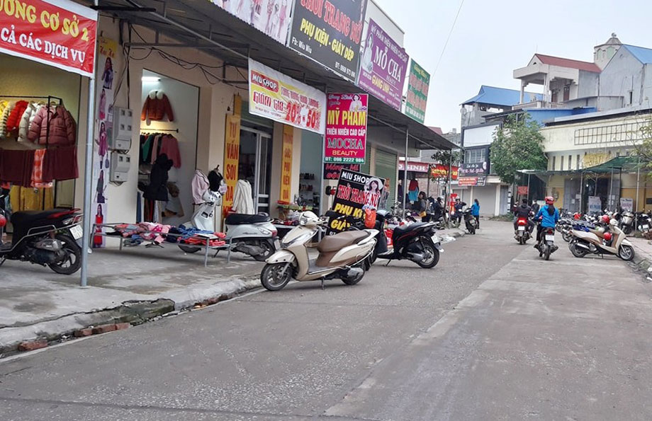  Đối với chợ Ba Hàng (phường Ba Hàng, T.X Phổ Yên), người dân sẽ được phát phiếu đi chợ để giới hạn số lượng người ra vào phục vụ công tác phòng, chống dịch COVID-19.
