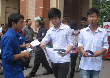  Nhiều thí sinh chưa hết lo âu sau đợt thi