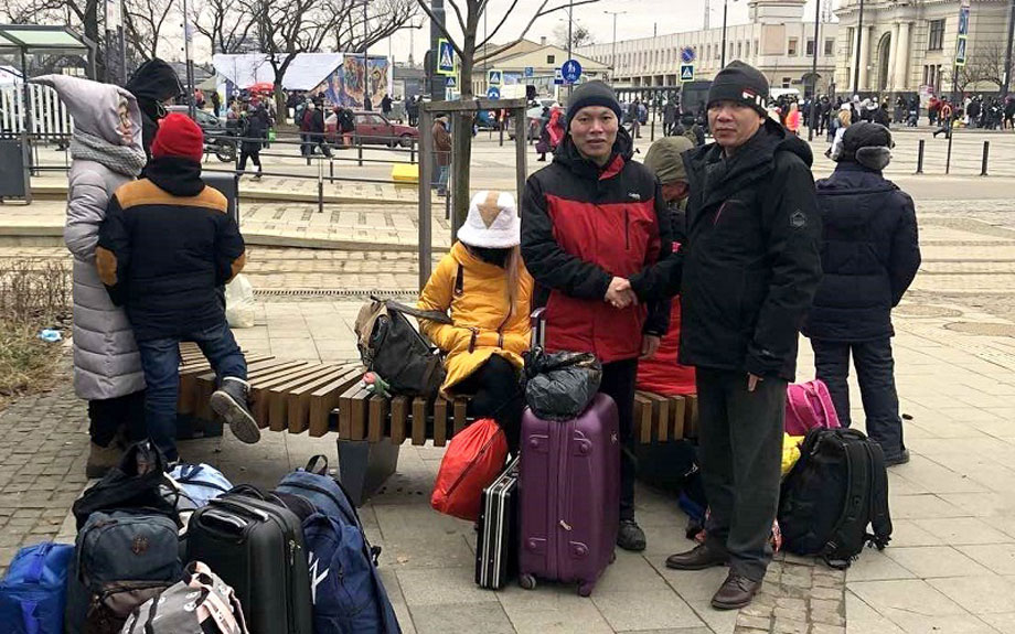  Tổ Công tác bảo hộ công dân của Bộ Ngoại giao phối hợp các cơ quan đại diện Việt Nam tại Ukraine và các nước lân cận tích cực triển khai các hoạt động hỗ trợ sơ tán người Việt Nam tại Ukraine ra khỏi các vùng chiến sự. (Ảnh: TTXVN)