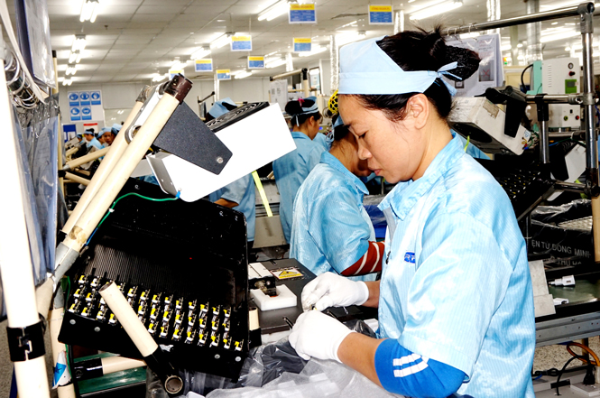  Sản xuất linh kiện điện tử tại Công ty TNHH RFTech Thái Nguyên (Khu công nghiệp Điềm Thụy). Ảnh: Kim Ngân